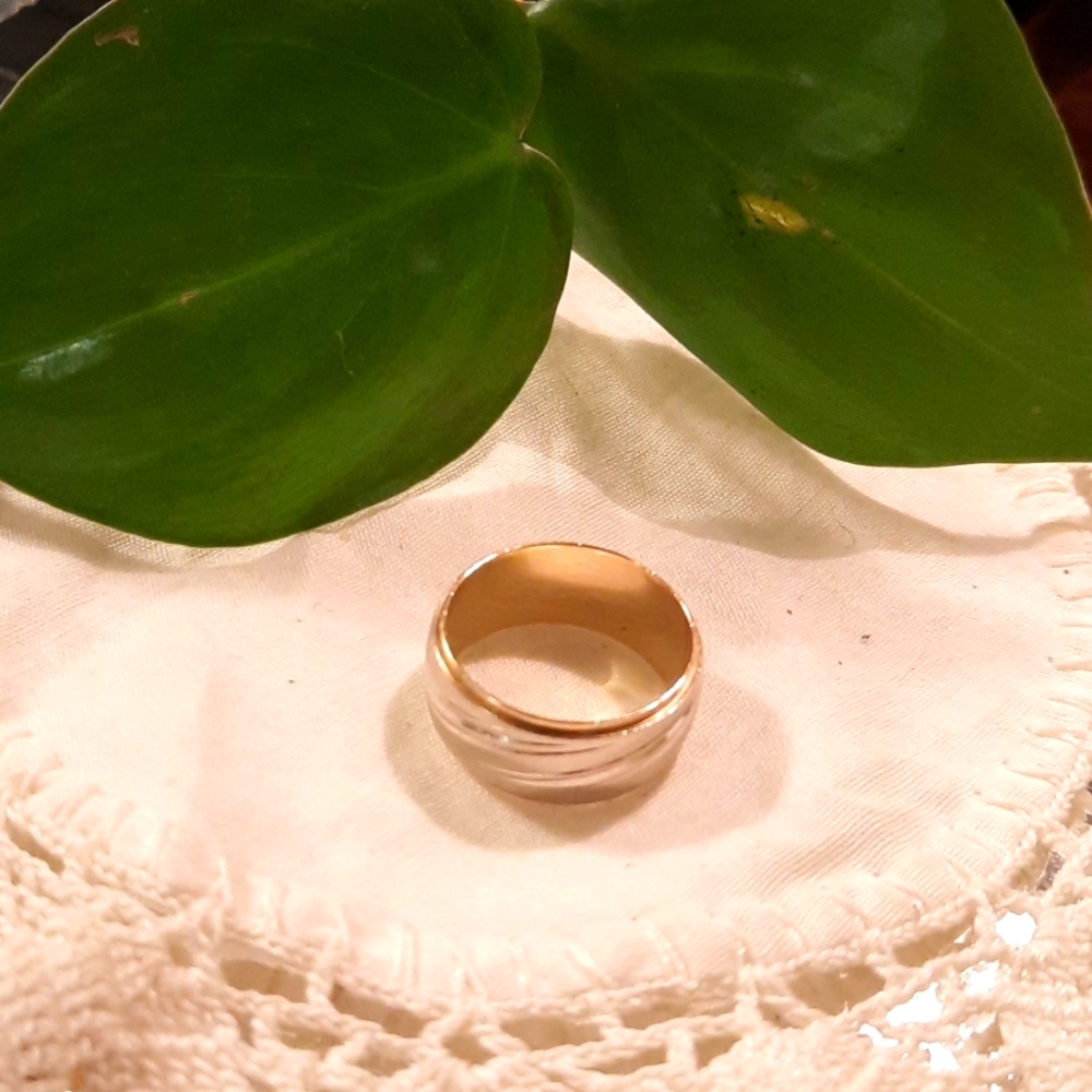 White gold and yellow  14 k gold thick ring pinky ring , small size 7 - Picture 3 of 4